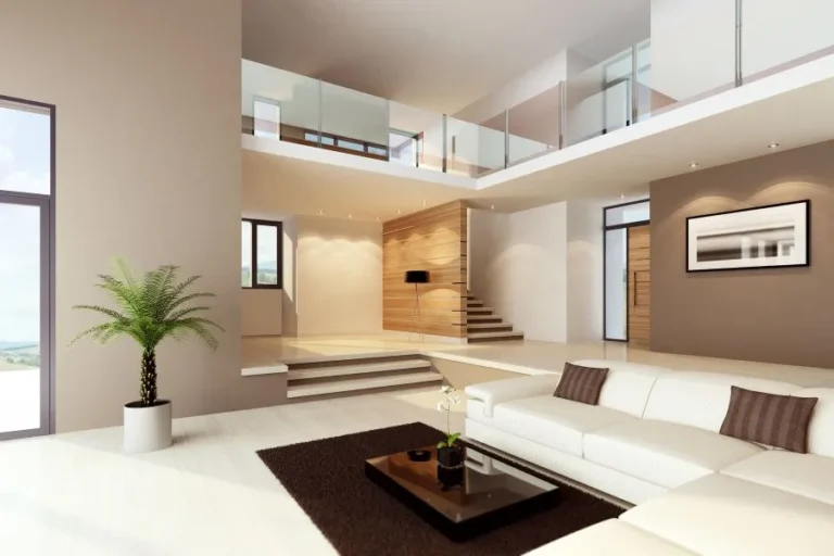 Arquiteto apresenta projetos de arquitetura residencial em escritório de arquitetura moderno.(14)